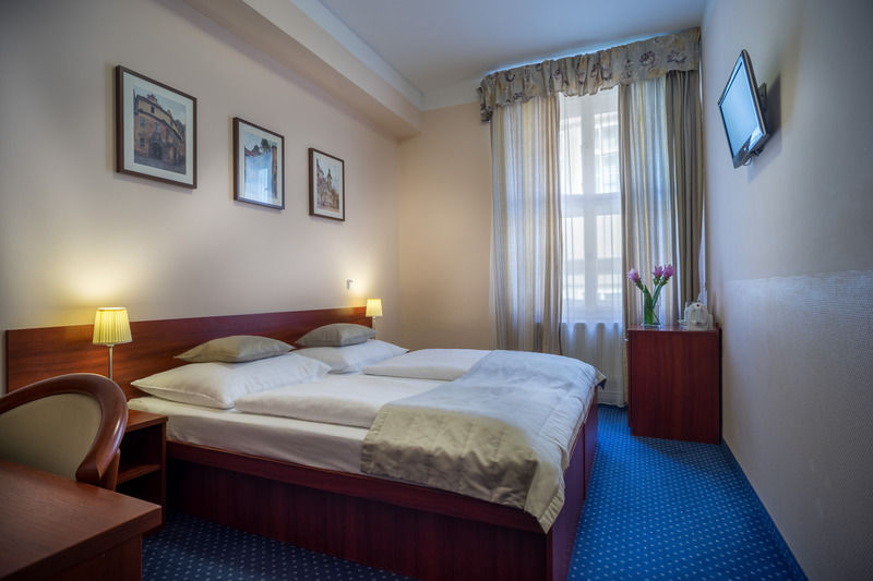 Pytloun Kampa Garden מלון 4*