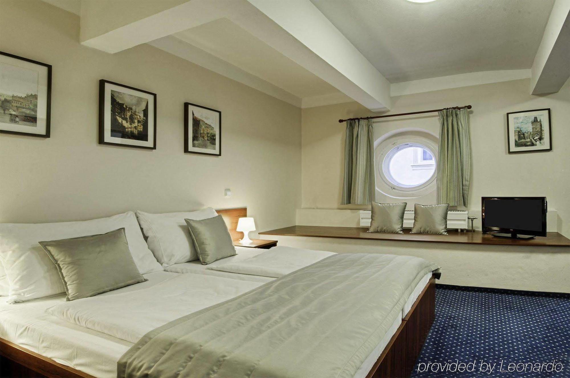 מלון Pytloun Kampa Garden 4*
